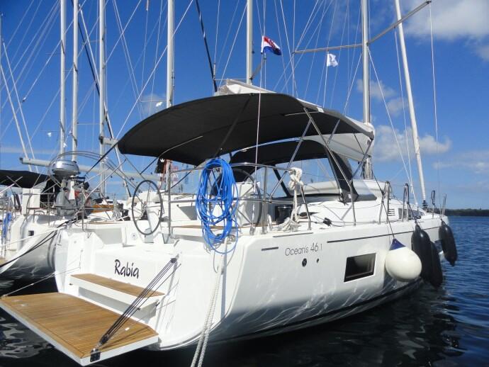 Sailing yacht 