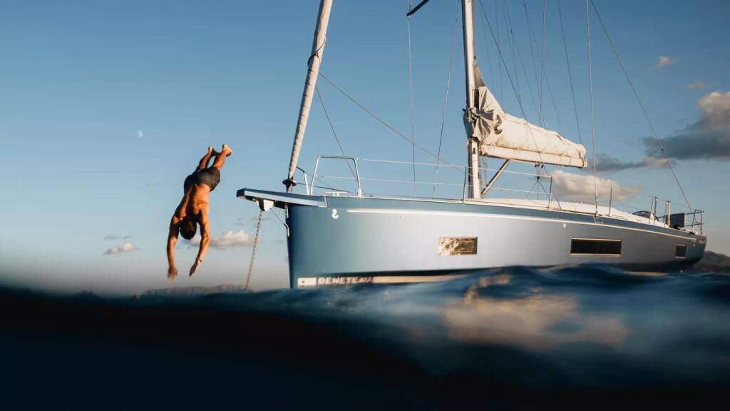 Sailing yacht 