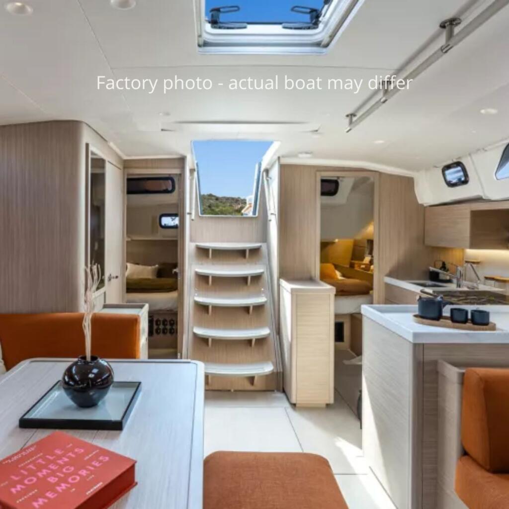 Sailing yacht 