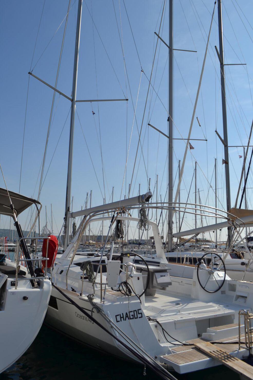Sailing yacht 