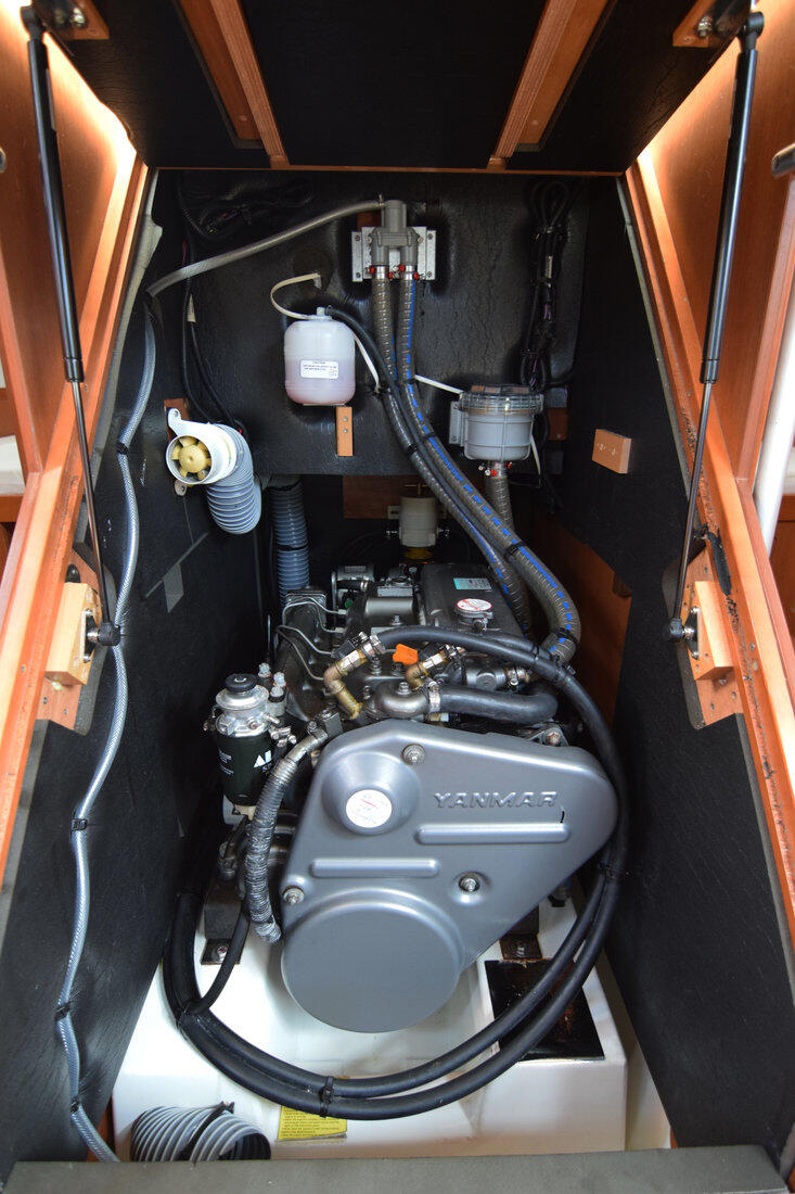 Sailing yacht 