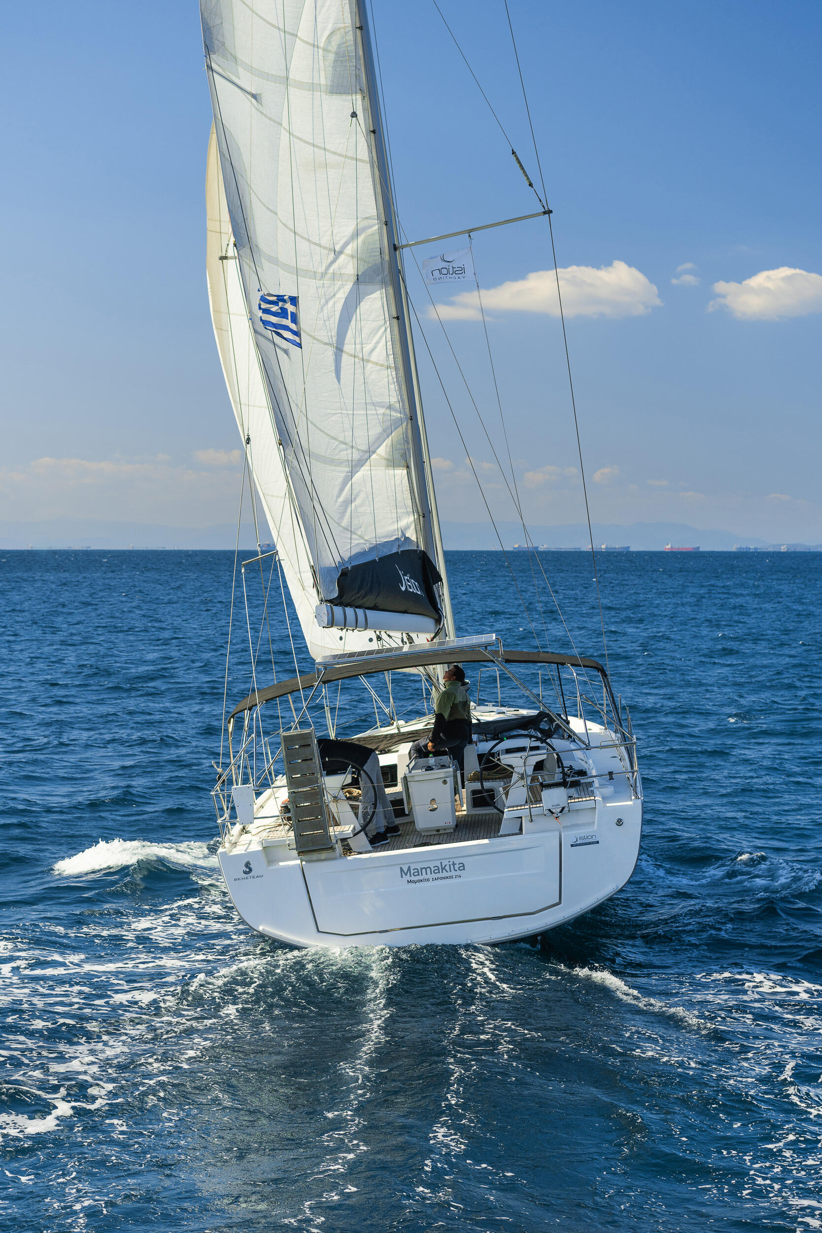 Sailing yacht 