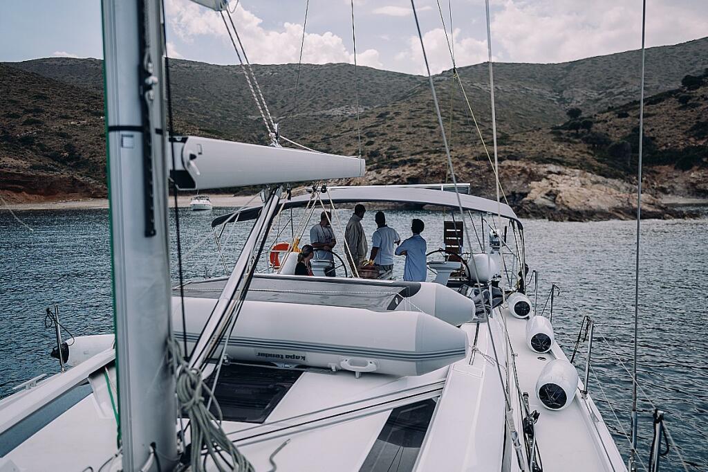 Sailing yacht 