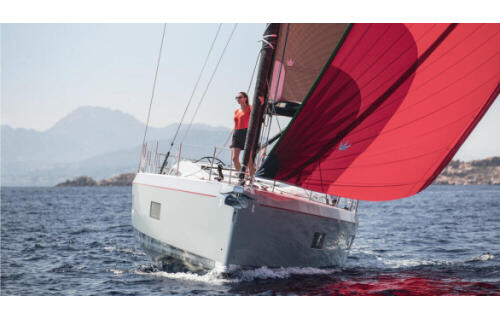 Sailing yacht 