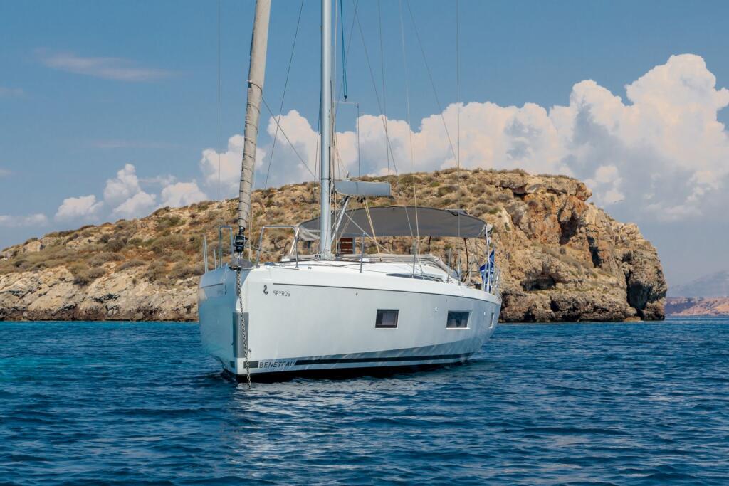 Sailing yacht 