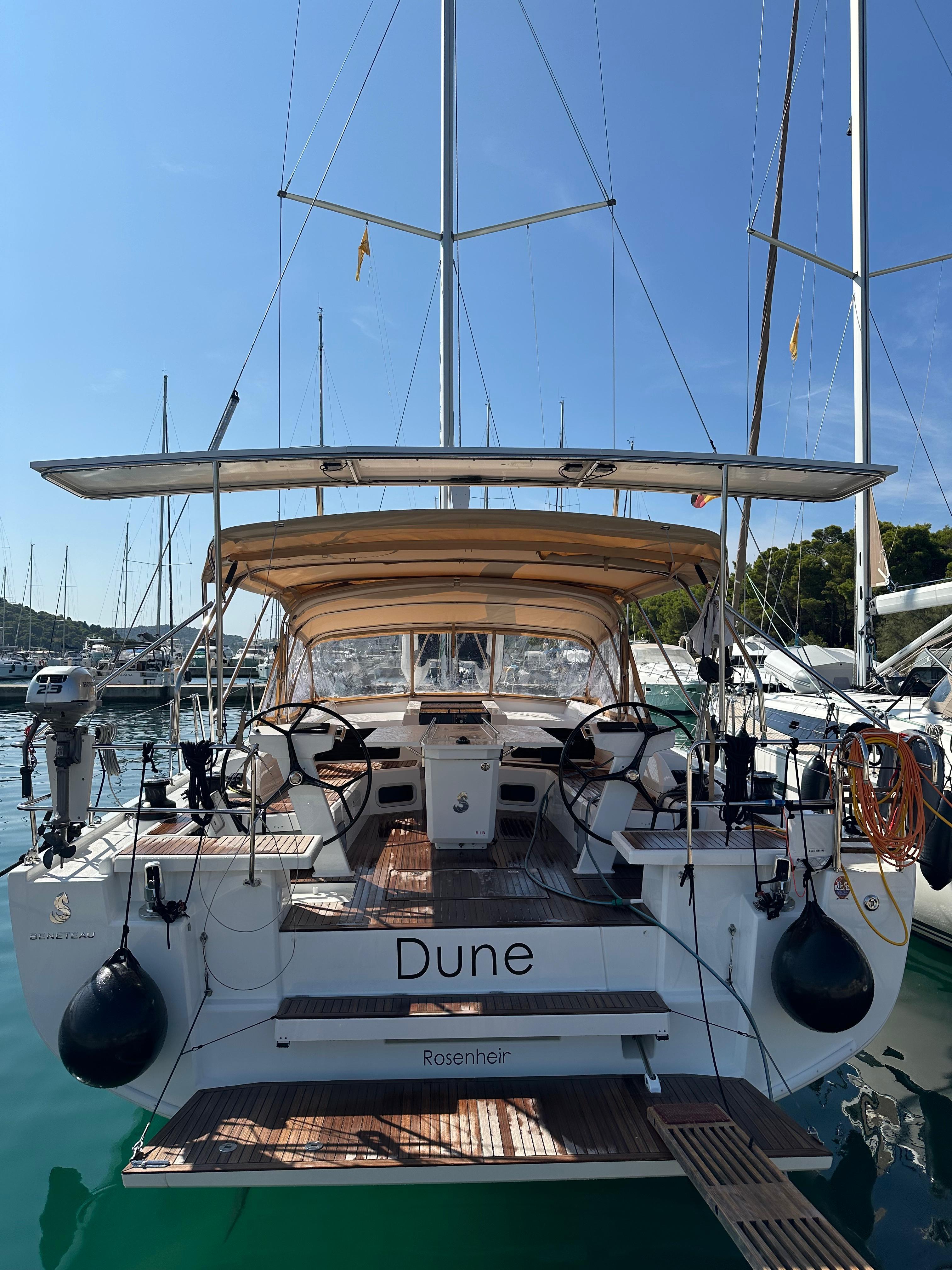 Sailing yacht 