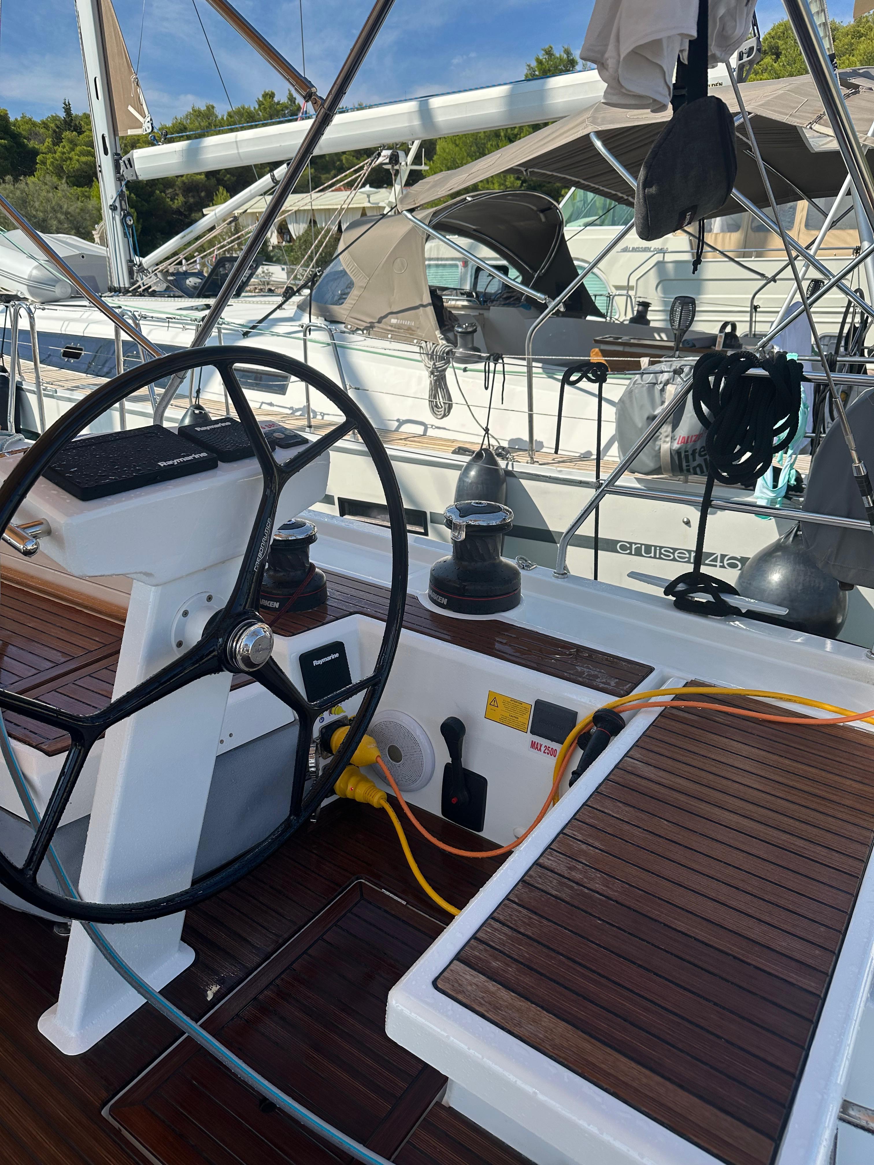 Sailing yacht 