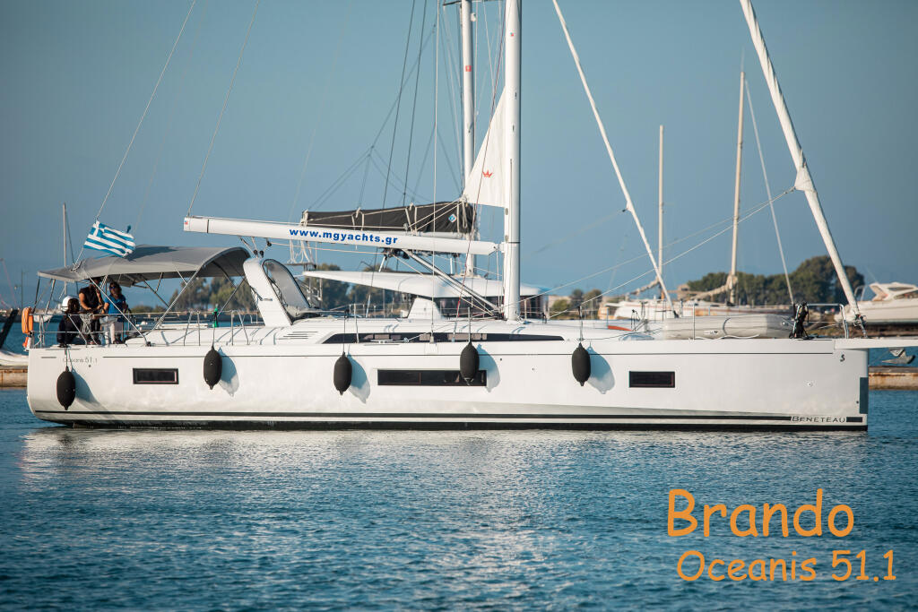 Sailing yacht 