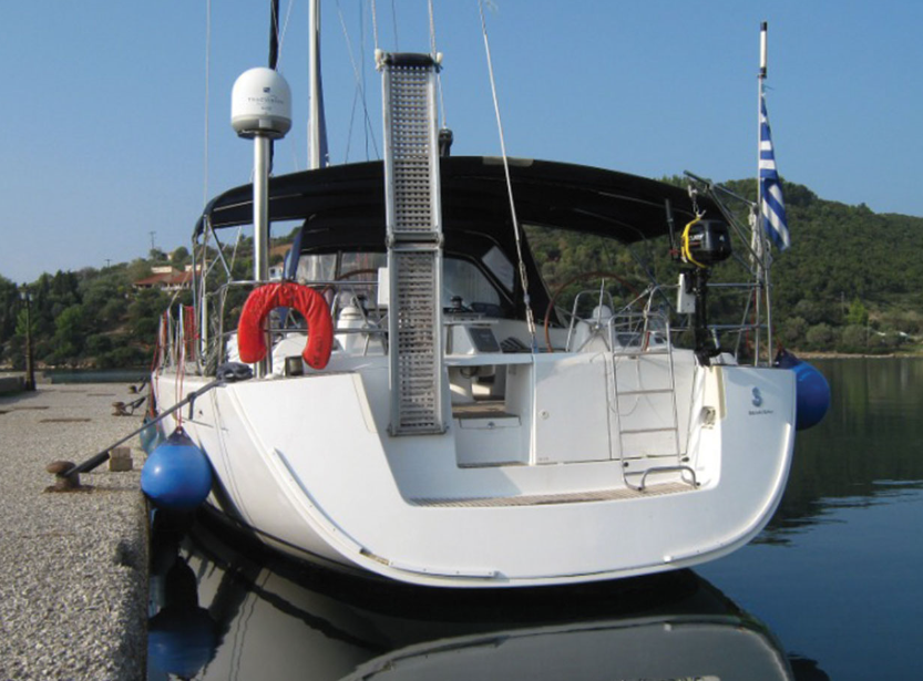 Sailing yacht 