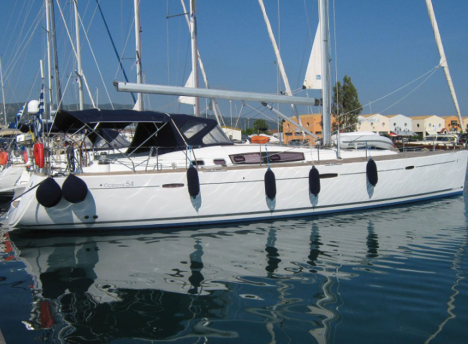 Sailing yacht 