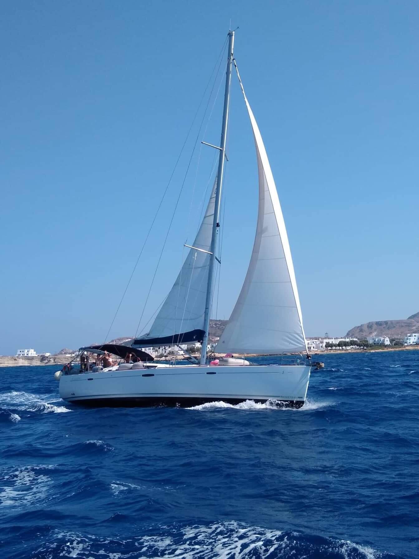 Sailing yacht 