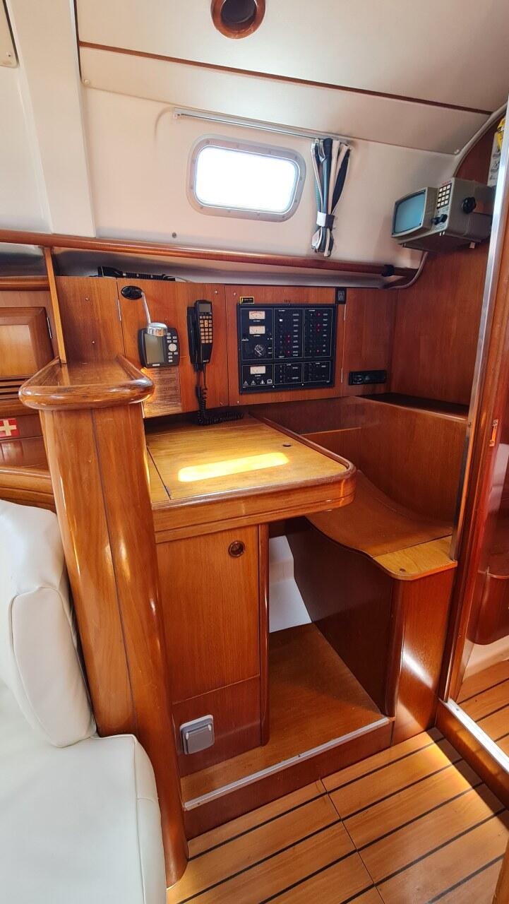 Sailing yacht 