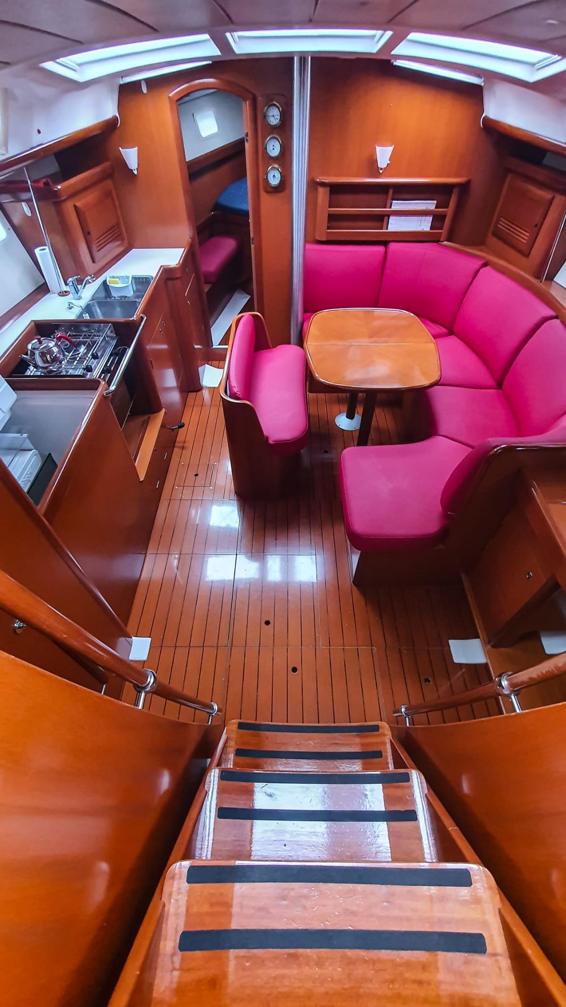 Sailing yacht 