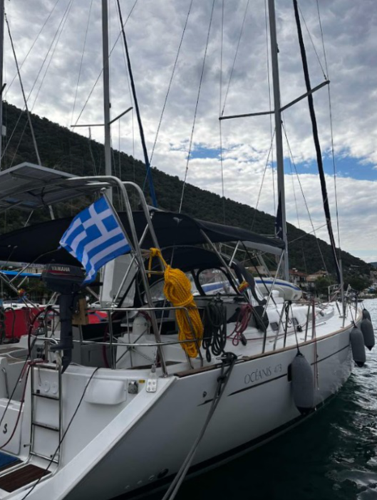Sailing yacht 