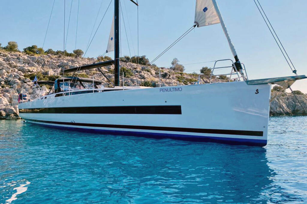 Sailing yacht 