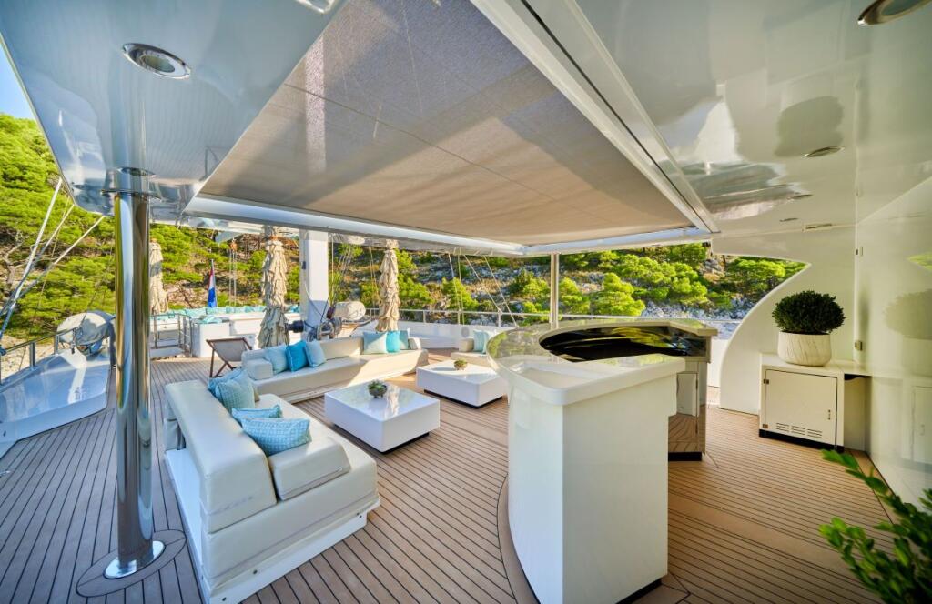 Motorsailer 