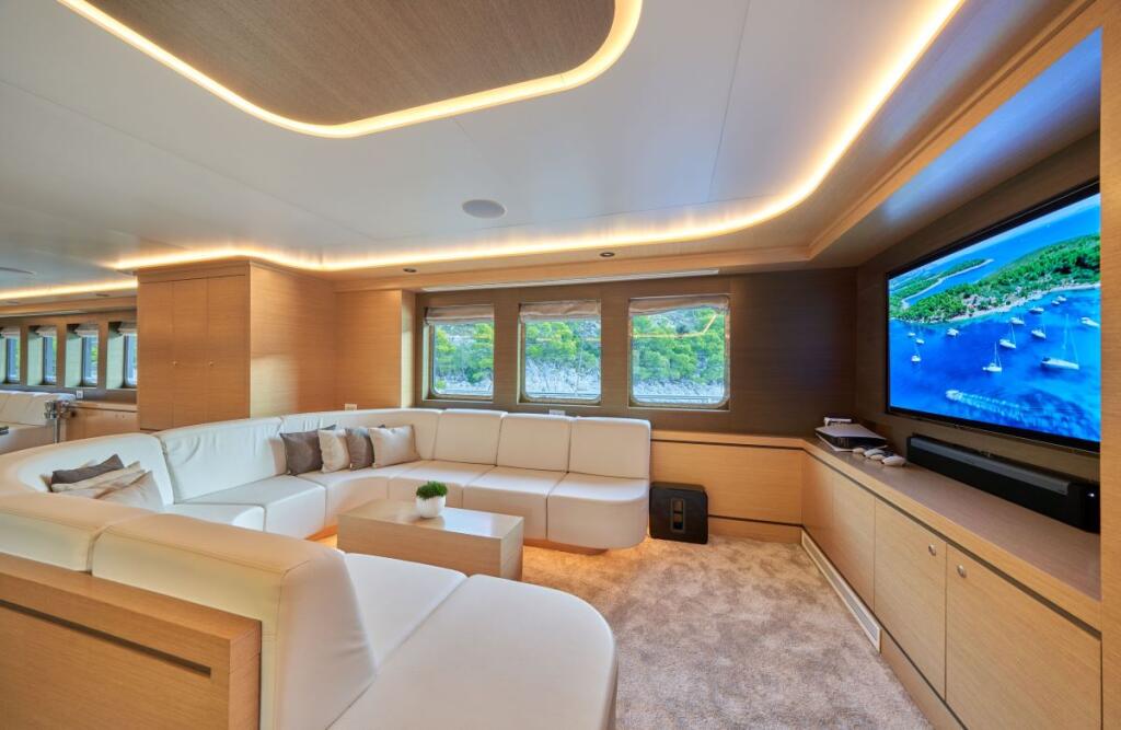 Motorsailer 