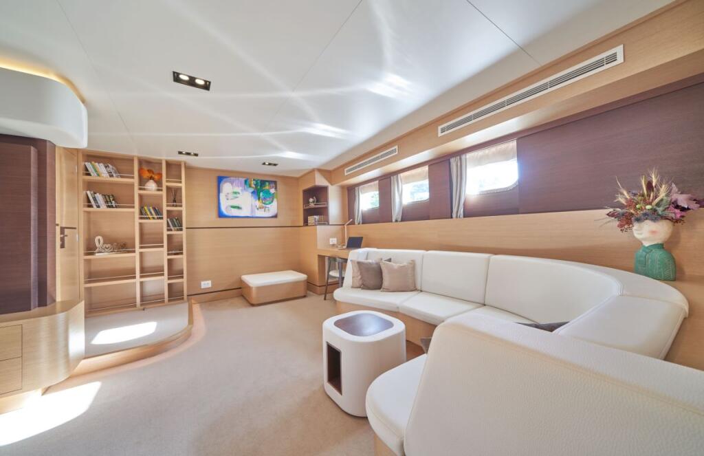 Motorsailer 