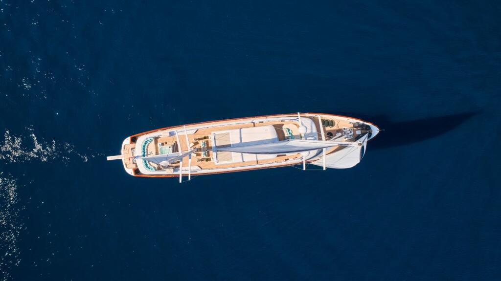 Motorsailer 