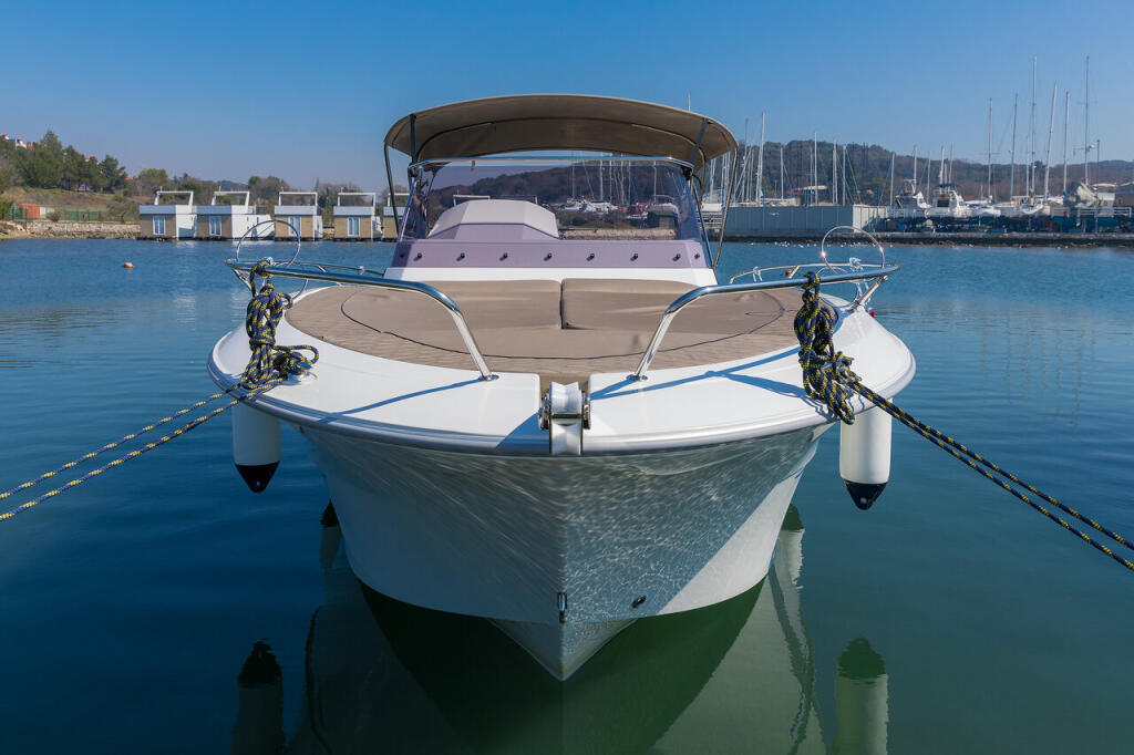Motor boat 