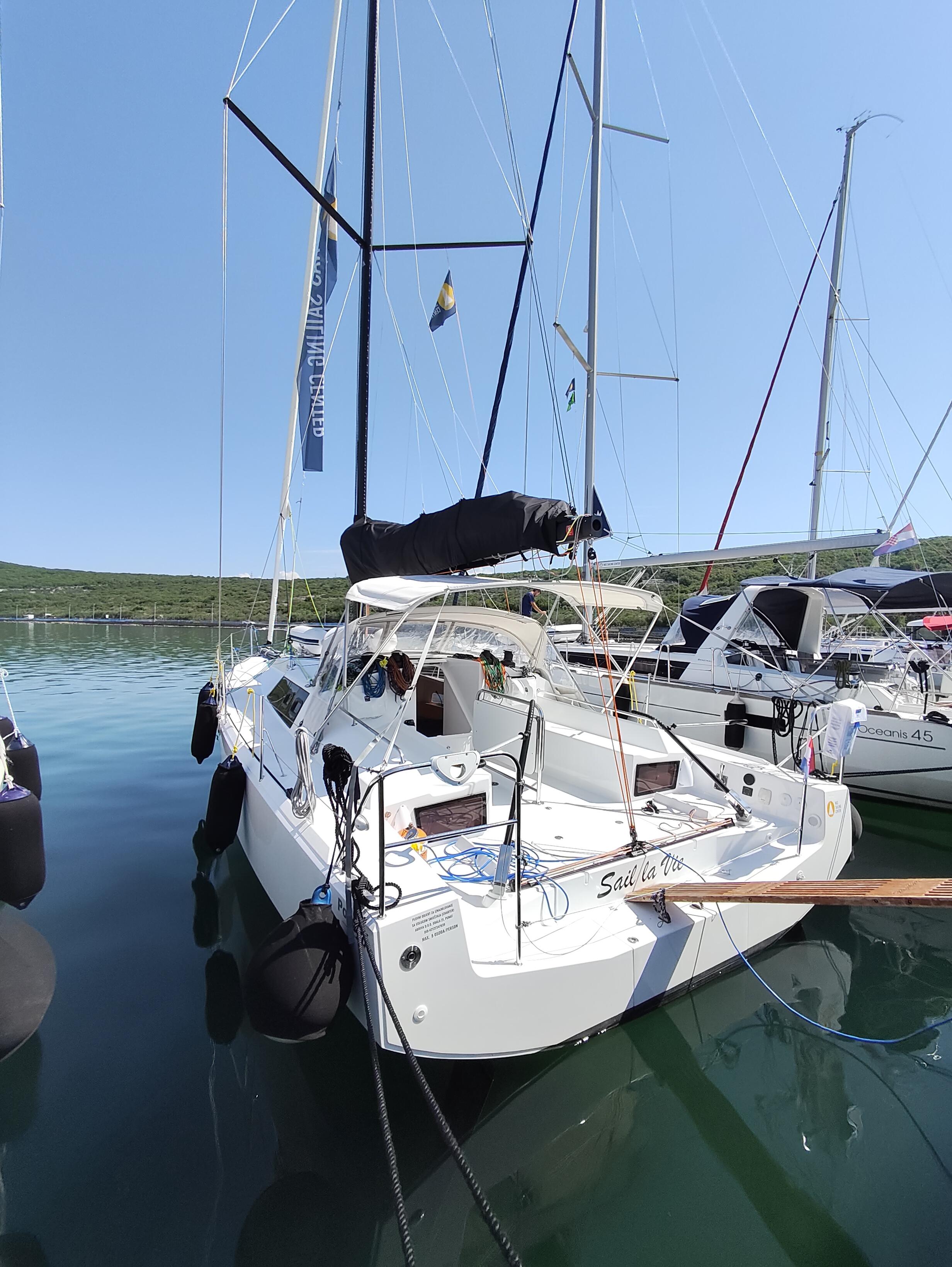 Sailing yacht 