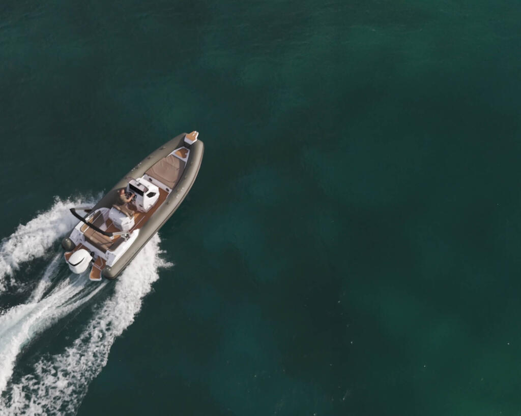 Rubber boat (R.I.B.) 