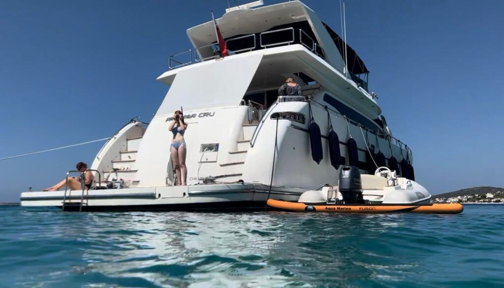 Luxury motor yacht 