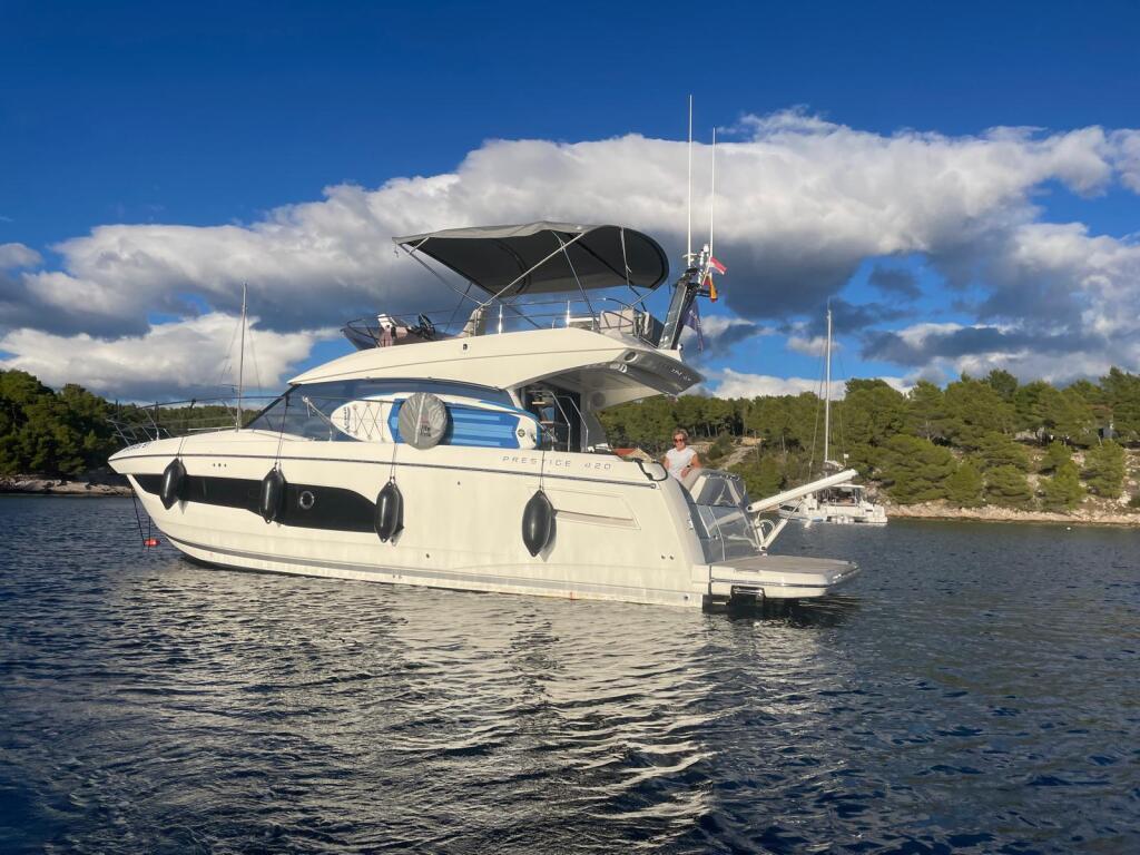 Motoryacht 