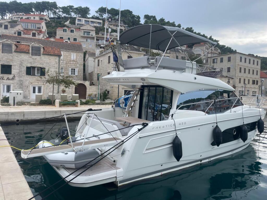 Motoryacht 