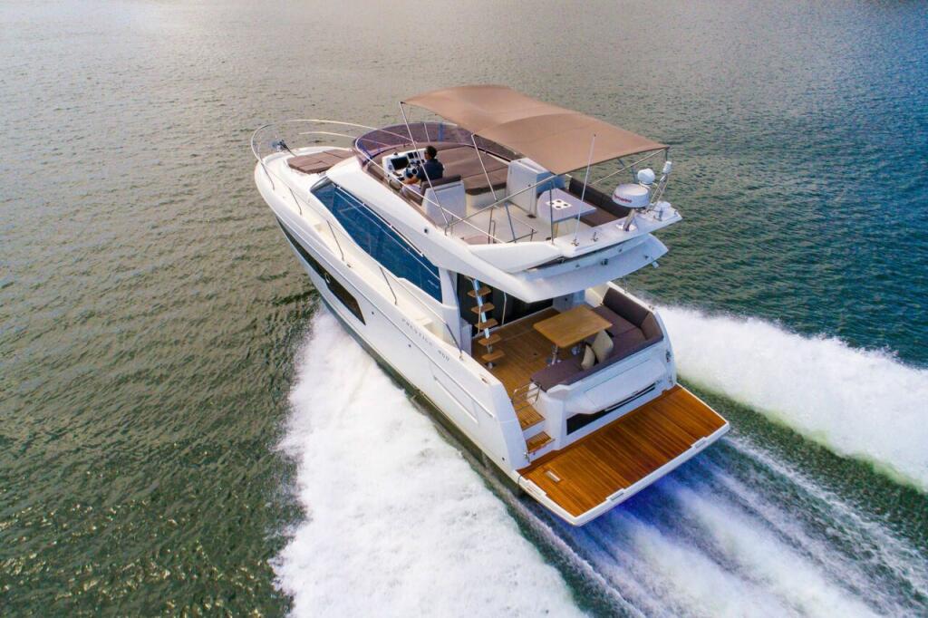 Motoryacht 