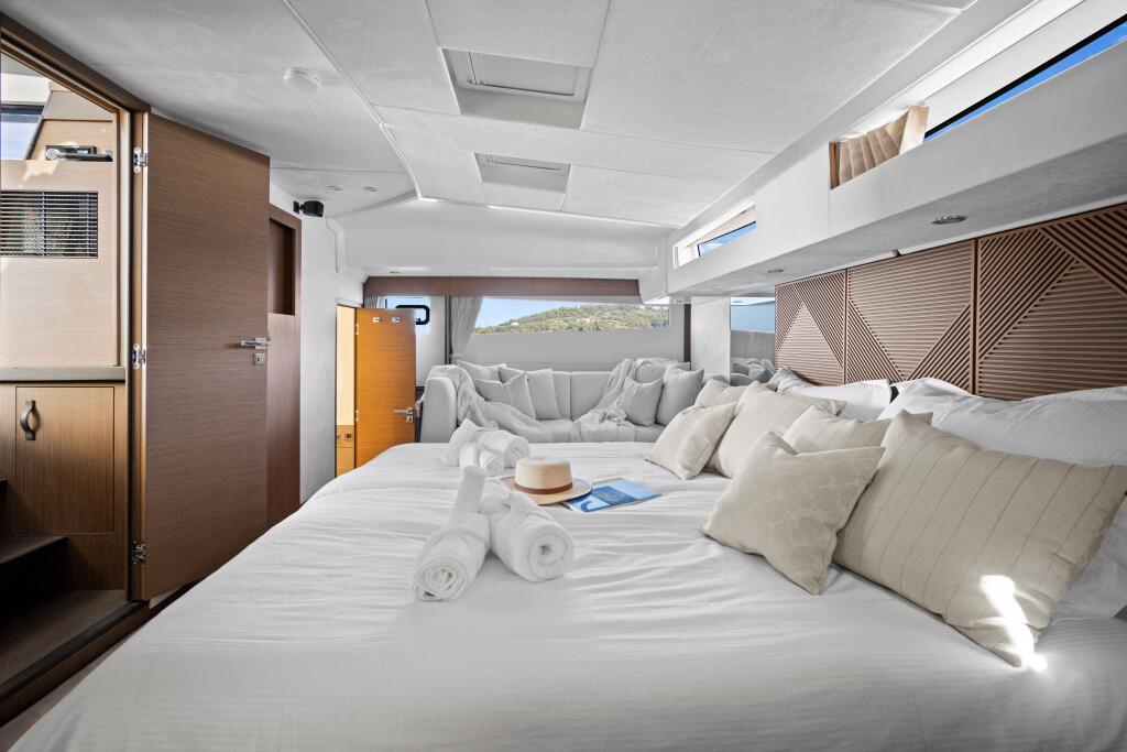Power catamaran 