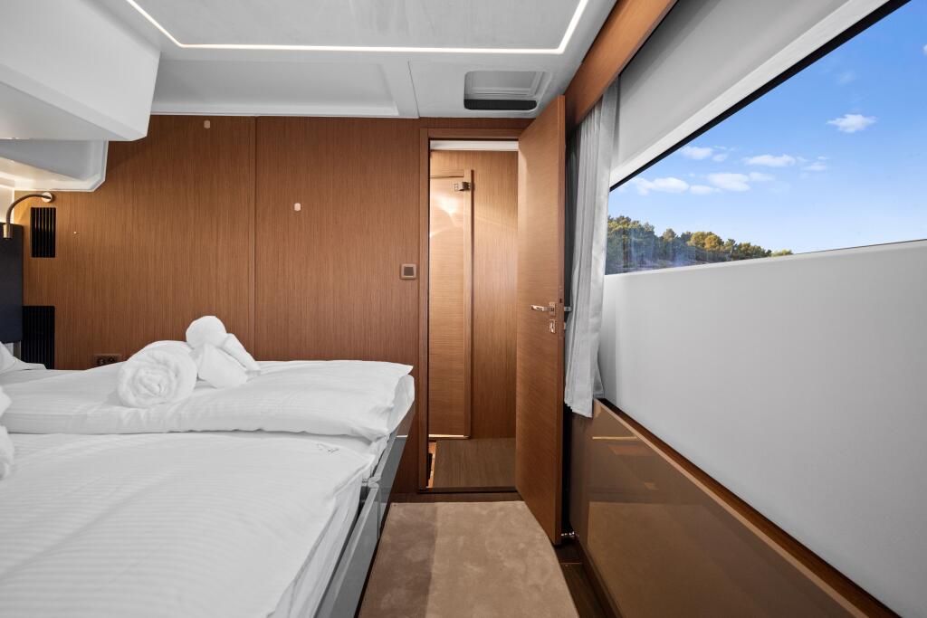 Power catamaran 
