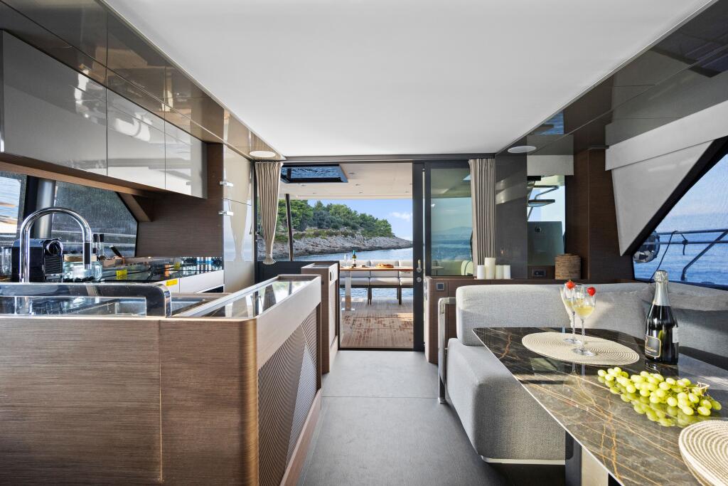 Power catamaran 