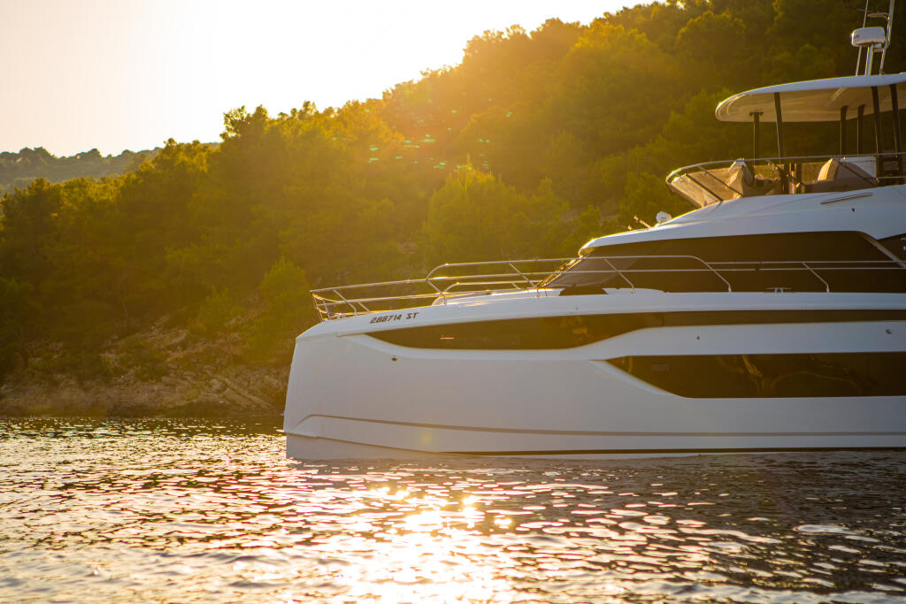 Power catamaran 