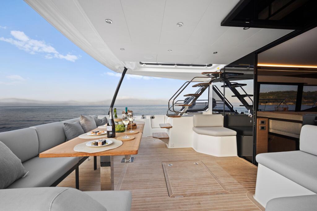 Power catamaran 