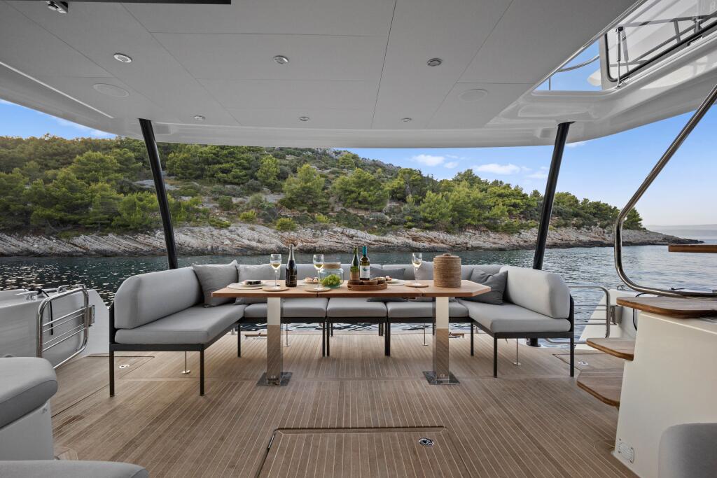 Power catamaran 