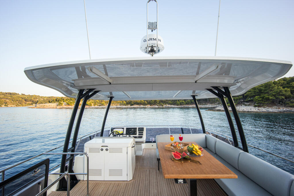 Power catamaran 