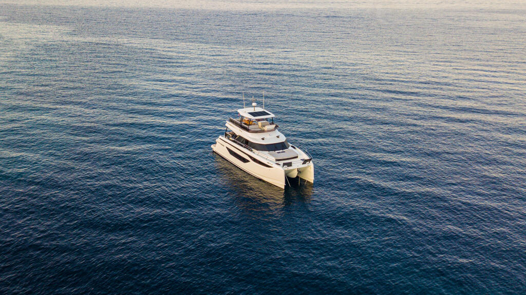 Power catamaran 
