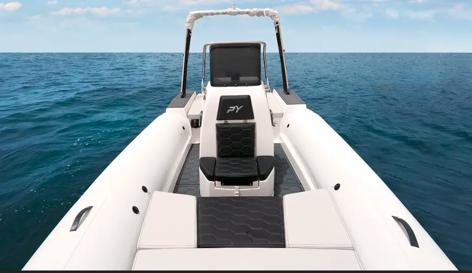Rubber boat (R.I.B.) 