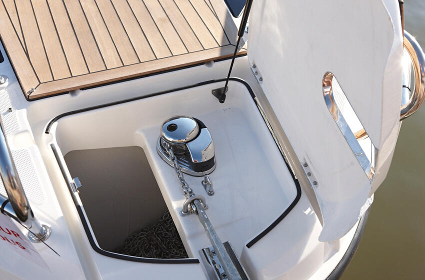 Motor boat 