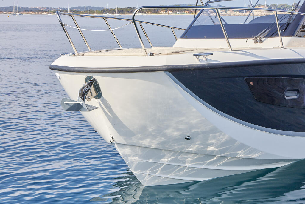 Motor boat 