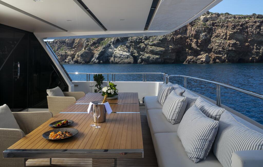Luxury motor yacht 