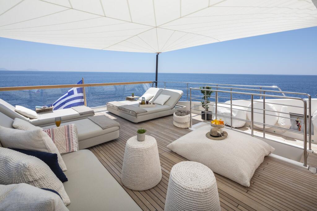 Luxury motor yacht 