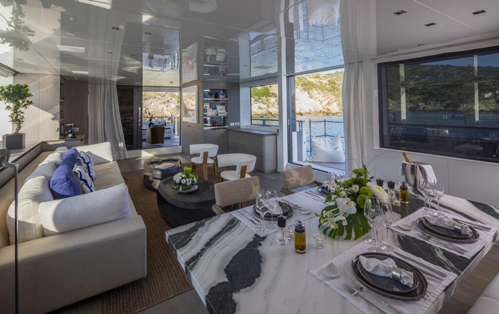 Luxury motor yacht 