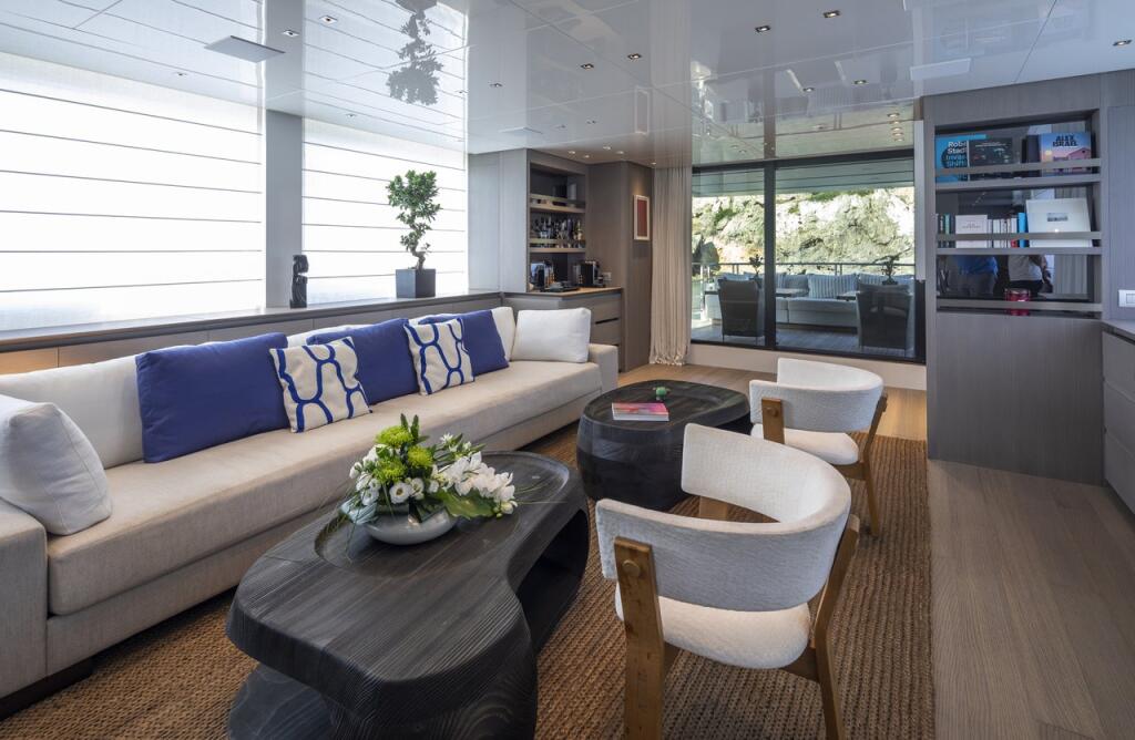 Luxury motor yacht 