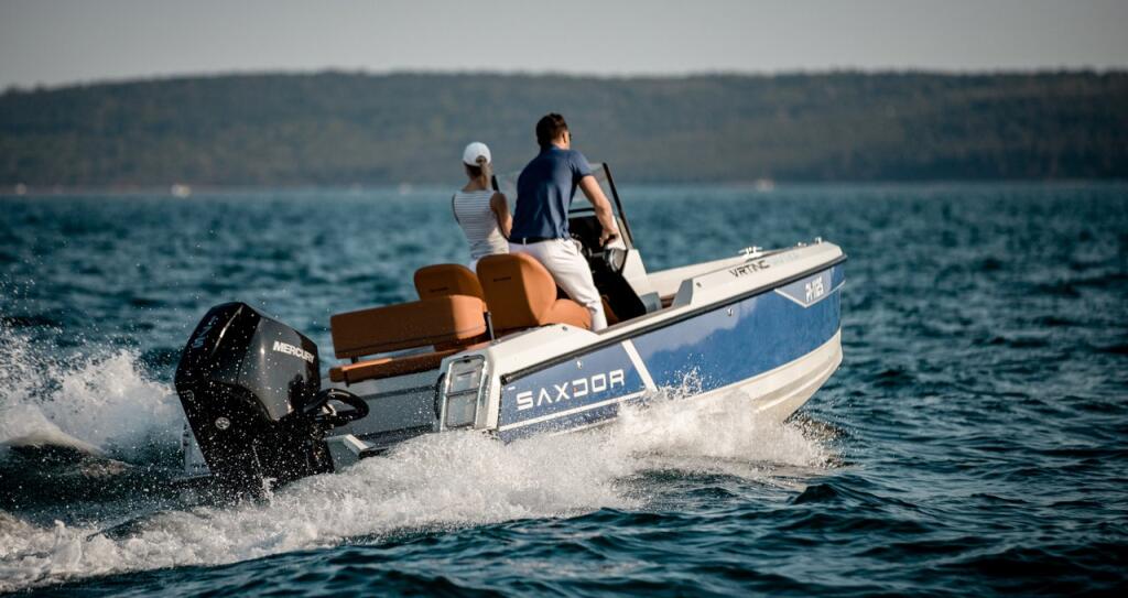 Motor boat 
