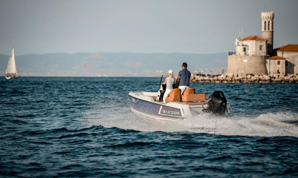 Motor boat 