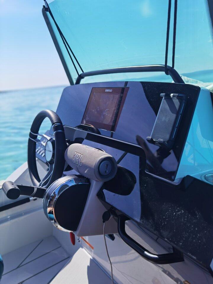 Motor boat 