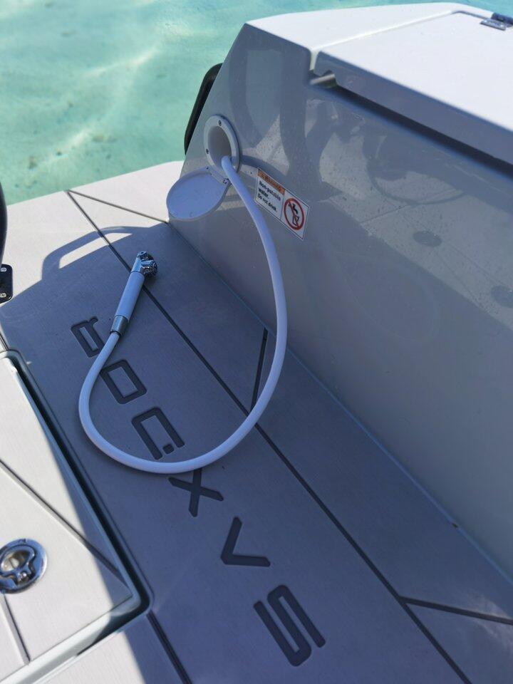 Motor boat 