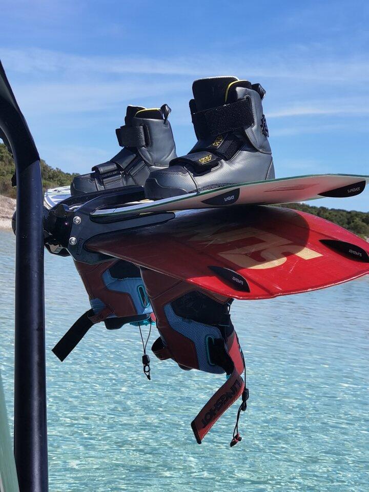 Motor boat 